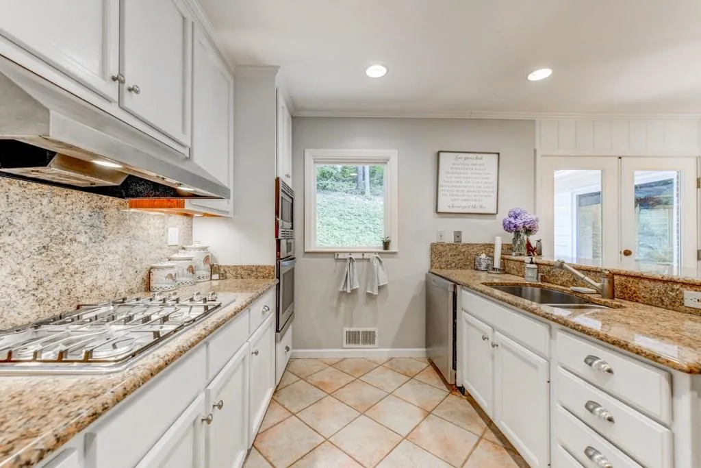 375 Forest Hills Drive, Atlanta, Georgia 30342, 3 Bedrooms Bedrooms, ,2 BathroomsBathrooms,Residential,Sold,375 Forest Hills Drive,6029662