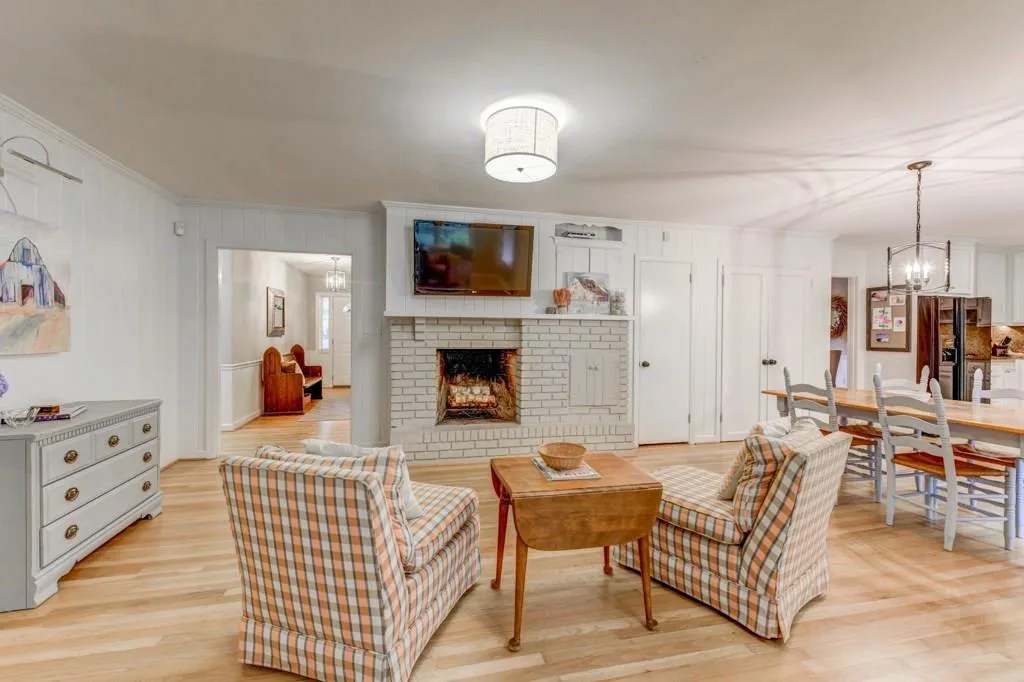 375 Forest Hills Drive, Atlanta, Georgia 30342, 3 Bedrooms Bedrooms, ,2 BathroomsBathrooms,Residential,Sold,375 Forest Hills Drive,6029662