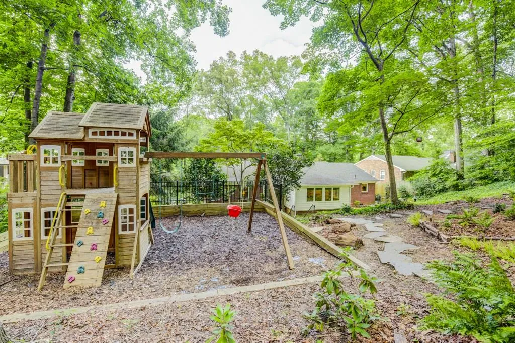 375 Forest Hills Drive, Atlanta, Georgia 30342, 3 Bedrooms Bedrooms, ,2 BathroomsBathrooms,Residential,Sold,375 Forest Hills Drive,6029662