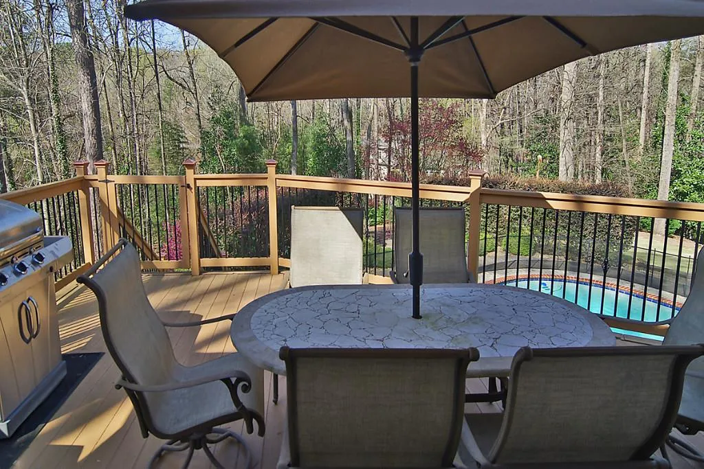 5560 Lake Island Drive, Sandy Springs, Georgia 30327, 5 Bedrooms Bedrooms, ,4 BathroomsBathrooms,Residential,Sold,5560 Lake Island Drive,5586555