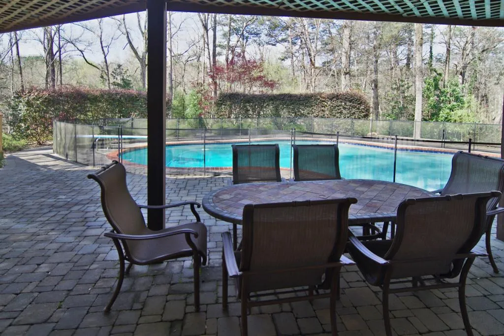 5560 Lake Island Drive, Sandy Springs, Georgia 30327, 5 Bedrooms Bedrooms, ,4 BathroomsBathrooms,Residential,Sold,5560 Lake Island Drive,5586555