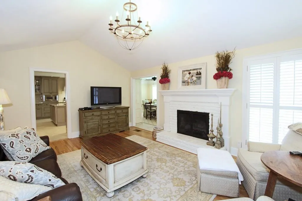 6250 River Shore Parkway, Sandy Springs, Georgia 30328, 4 Bedrooms Bedrooms, ,3 BathroomsBathrooms,Residential,Sold,6250 River Shore Parkway,5690313