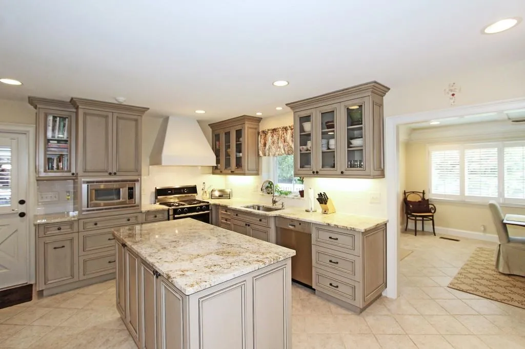 6250 River Shore Parkway, Sandy Springs, Georgia 30328, 4 Bedrooms Bedrooms, ,3 BathroomsBathrooms,Residential,Sold,6250 River Shore Parkway,5690313