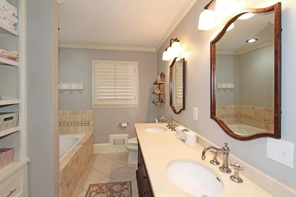 6250 River Shore Parkway, Sandy Springs, Georgia 30328, 4 Bedrooms Bedrooms, ,3 BathroomsBathrooms,Residential,Sold,6250 River Shore Parkway,5690313