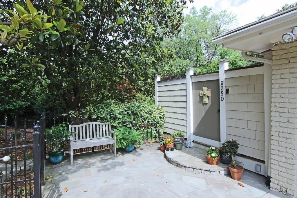 6250 River Shore Parkway, Sandy Springs, Georgia 30328, 4 Bedrooms Bedrooms, ,3 BathroomsBathrooms,Residential,Sold,6250 River Shore Parkway,5690313