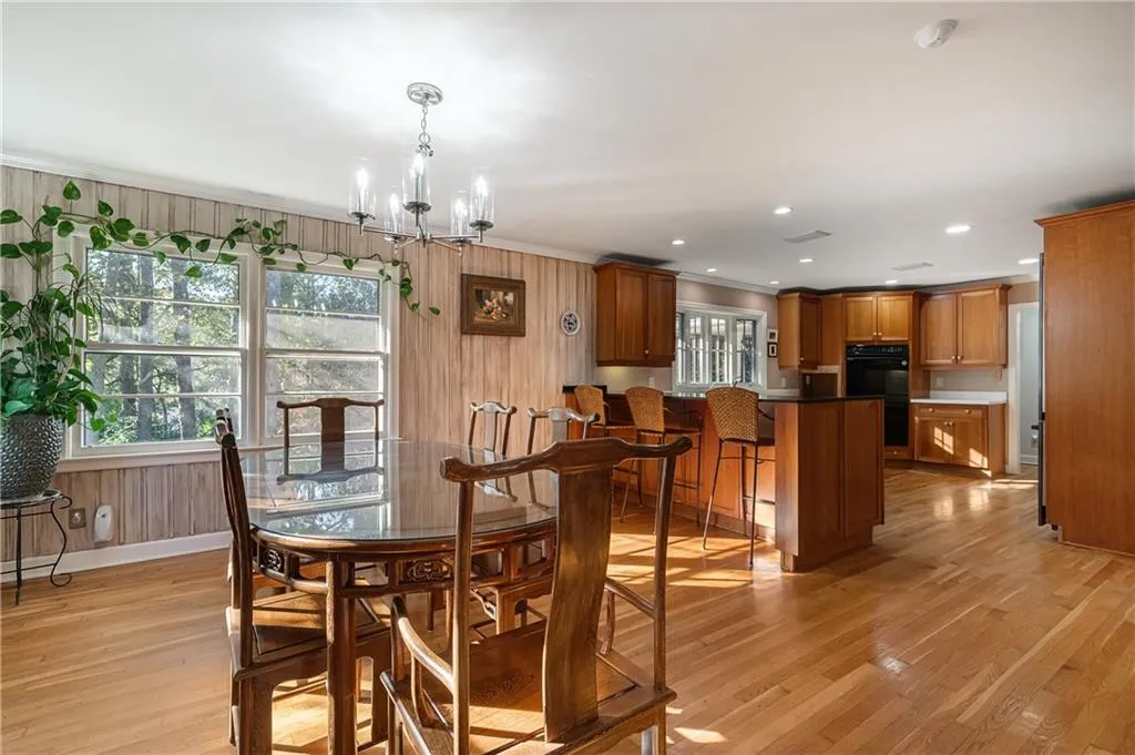 4645 Lake Forrest Drive, Sandy Springs, Georgia 30342, 3 Bedrooms Bedrooms, ,3 BathroomsBathrooms,Residential,Sold,4645 Lake Forrest Drive,6809961