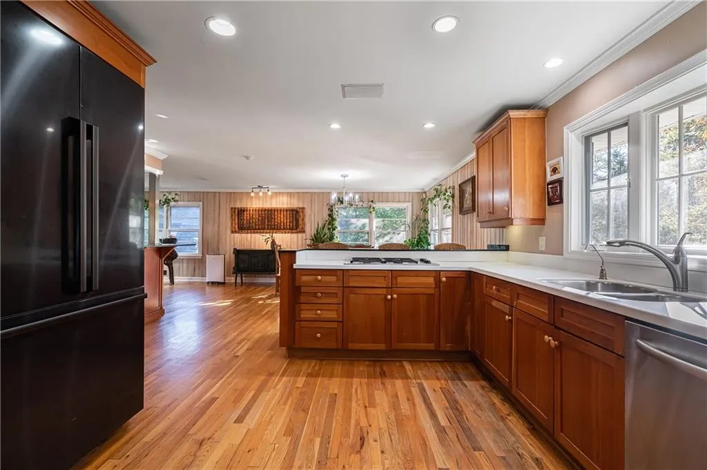 4645 Lake Forrest Drive, Sandy Springs, Georgia 30342, 3 Bedrooms Bedrooms, ,3 BathroomsBathrooms,Residential,Sold,4645 Lake Forrest Drive,6809961