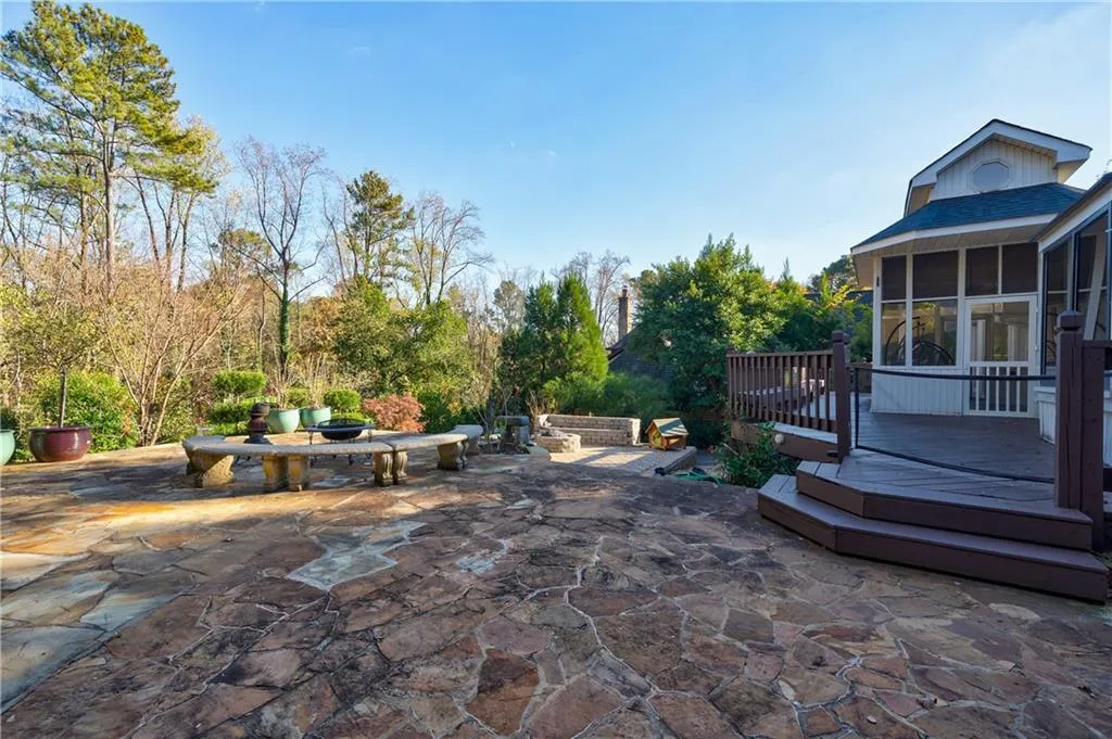 4645 Lake Forrest Drive, Sandy Springs, Georgia 30342, 3 Bedrooms Bedrooms, ,3 BathroomsBathrooms,Residential,Sold,4645 Lake Forrest Drive,6809961