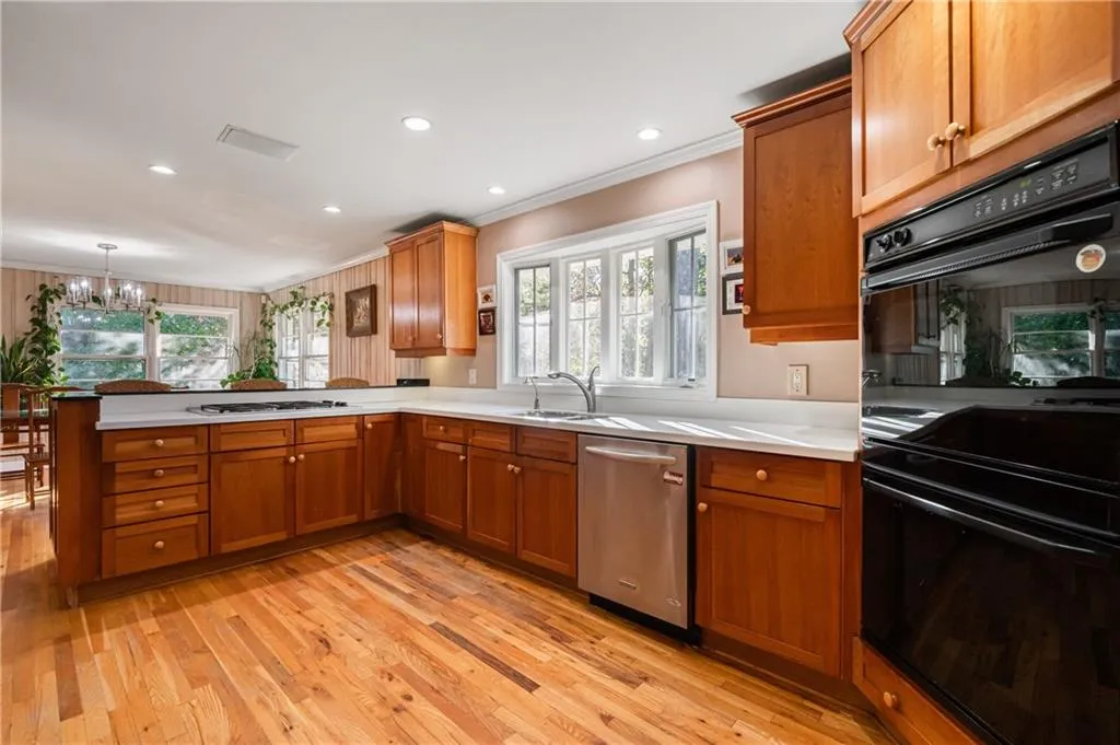 4645 Lake Forrest Drive, Sandy Springs, Georgia 30342, 3 Bedrooms Bedrooms, ,3 BathroomsBathrooms,Residential,Sold,4645 Lake Forrest Drive,6809961