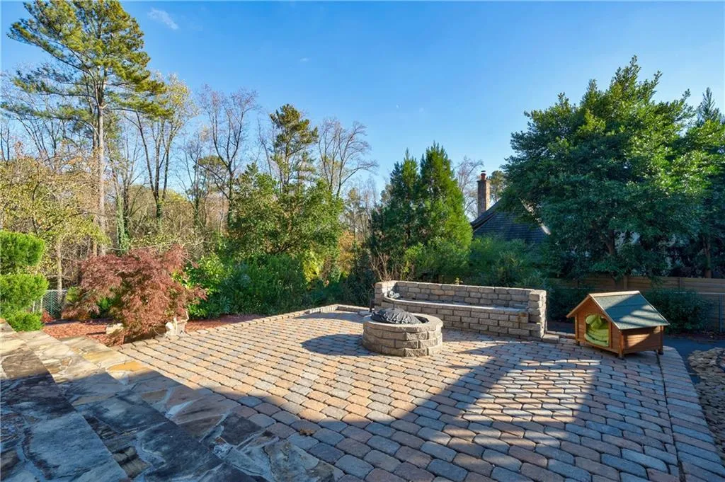 4645 Lake Forrest Drive, Sandy Springs, Georgia 30342, 3 Bedrooms Bedrooms, ,3 BathroomsBathrooms,Residential,Sold,4645 Lake Forrest Drive,6809961