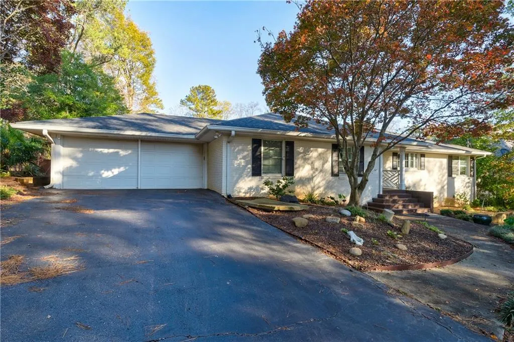 4645 Lake Forrest Drive, Sandy Springs, Georgia 30342, 3 Bedrooms Bedrooms, ,3 BathroomsBathrooms,Residential,Sold,4645 Lake Forrest Drive,6809961
