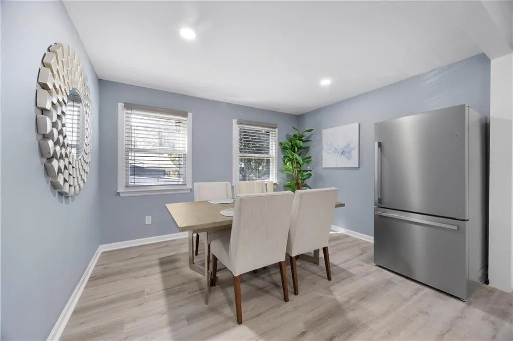 Eat-in Kitchen