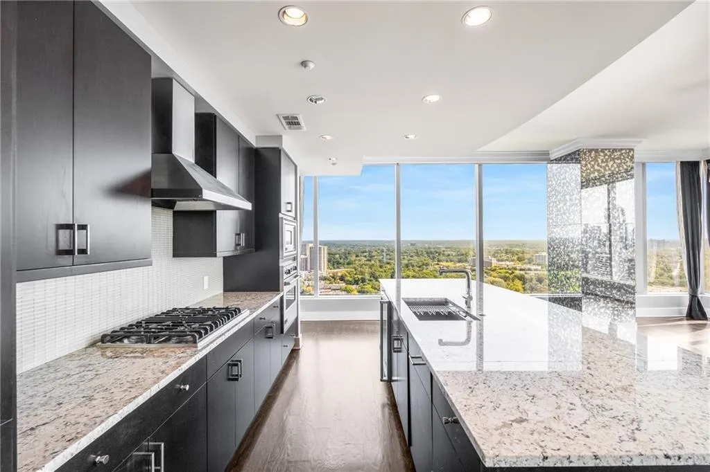 3630 Peachtree Road Ne Unit 2404, Atlanta, Georgia 30326, 2 Bedrooms Bedrooms, ,2 BathroomsBathrooms,Residential,For Sale,3630 Peachtree Road Ne Unit 2404,7665165