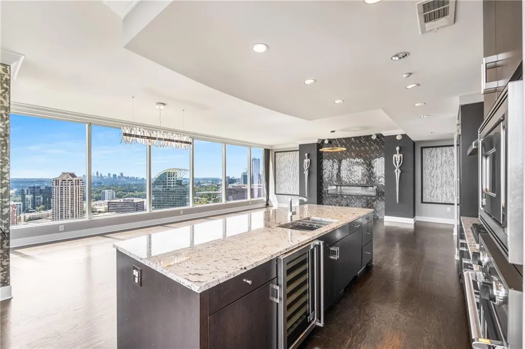 3630 Peachtree Road Ne Unit 2404, Atlanta, Georgia 30326, 2 Bedrooms Bedrooms, ,2 BathroomsBathrooms,Residential,For Sale,3630 Peachtree Road Ne Unit 2404,7665165