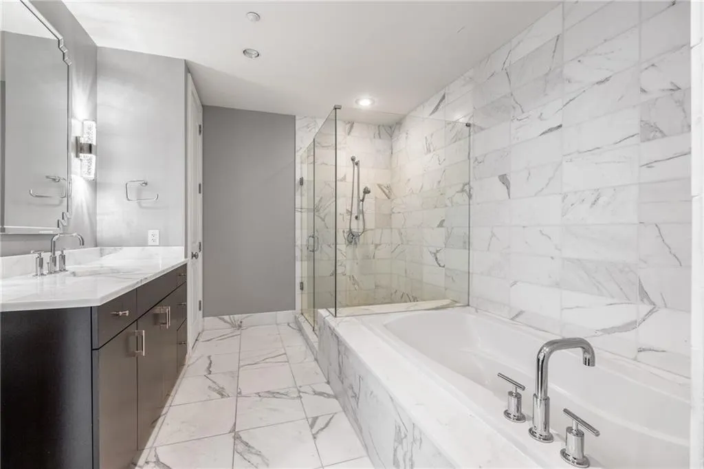 3630 Peachtree Road Ne Unit 2404, Atlanta, Georgia 30326, 2 Bedrooms Bedrooms, ,2 BathroomsBathrooms,Residential,For Sale,3630 Peachtree Road Ne Unit 2404,7665165