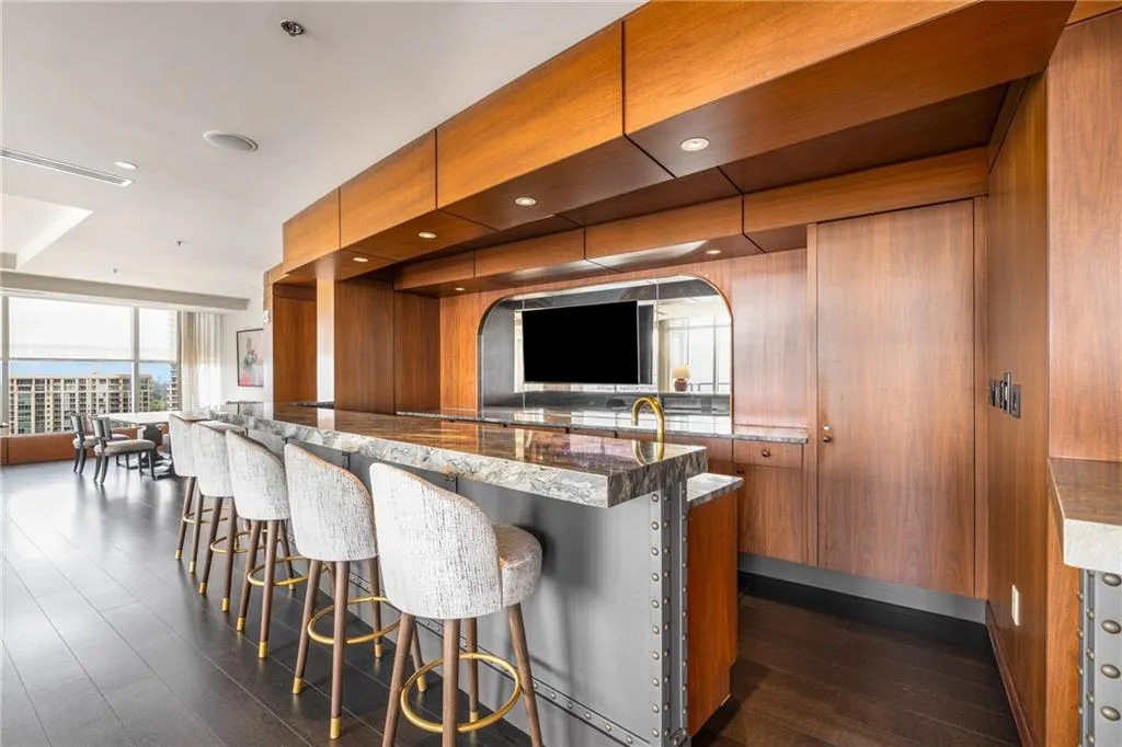 3630 Peachtree Road Ne Unit 2404, Atlanta, Georgia 30326, 2 Bedrooms Bedrooms, ,2 BathroomsBathrooms,Residential,For Sale,3630 Peachtree Road Ne Unit 2404,7665165