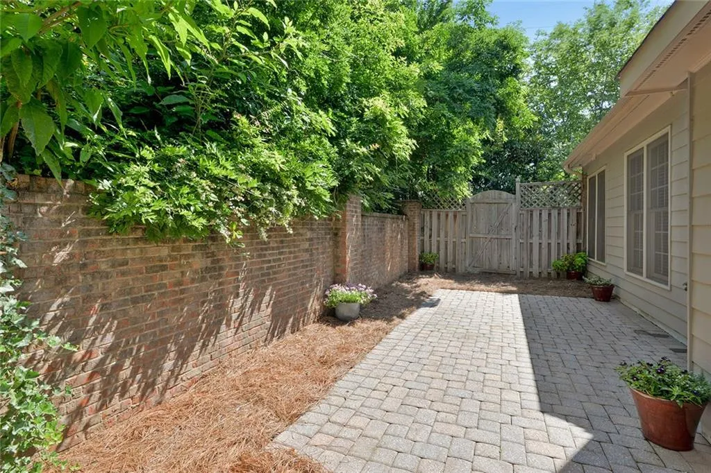 200 Mystic Court, Atlanta, Georgia 30342, 3 Bedrooms Bedrooms, ,3 BathroomsBathrooms,Residential,Sold,200 Mystic Court,6023952