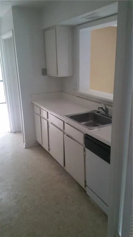 9400 Roberts Drive Unit 6r, Atlanta, Georgia 30350, 1 Bedroom Bedrooms, ,1 BathroomBathrooms,Residential,Sold,9400 Roberts Drive Unit 6r,5879415