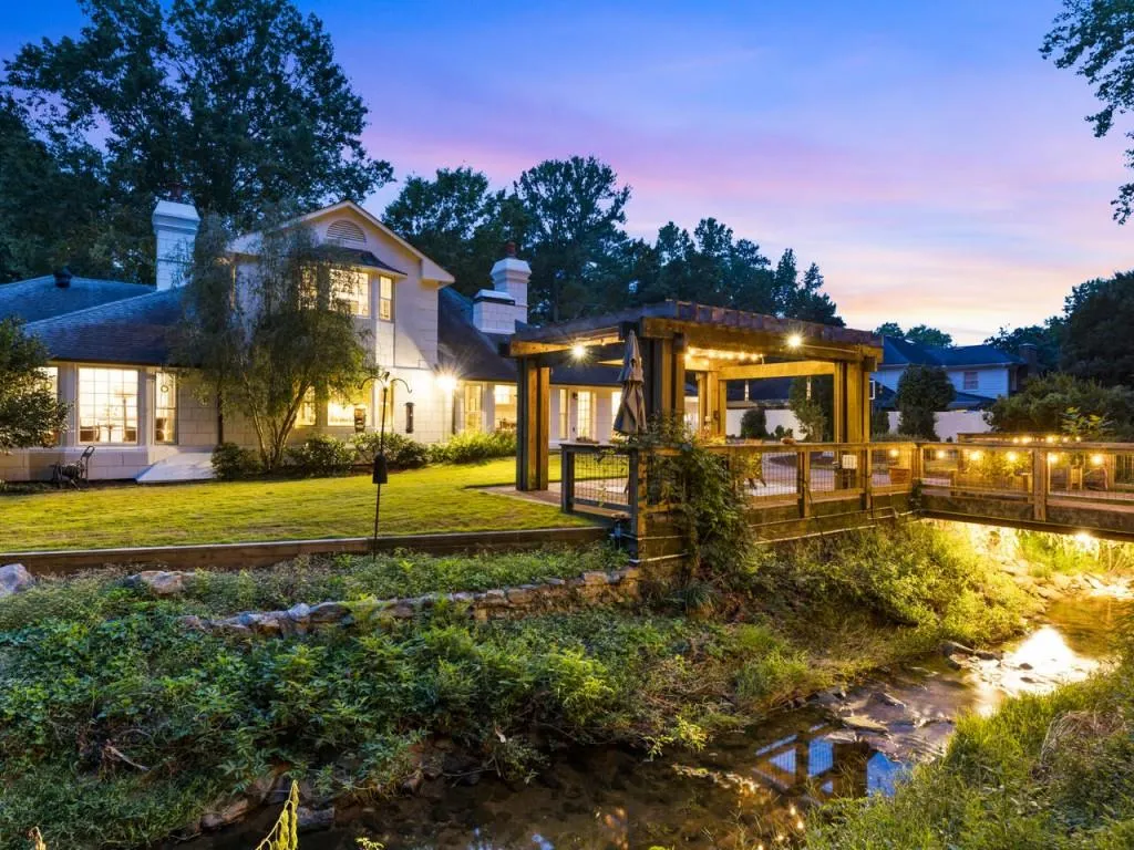 6300 Riverwood Drive, Sandy Springs, Georgia 30328, 5 Bedrooms Bedrooms, ,5 BathroomsBathrooms,Residential,Sold,6300 Riverwood Drive,6788238