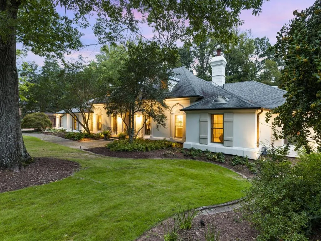 6300 Riverwood Drive, Sandy Springs, Georgia 30328, 5 Bedrooms Bedrooms, ,5 BathroomsBathrooms,Residential,Sold,6300 Riverwood Drive,6788238