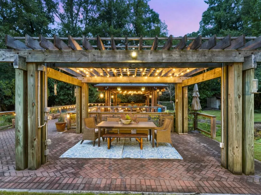 6300 Riverwood Drive, Sandy Springs, Georgia 30328, 5 Bedrooms Bedrooms, ,5 BathroomsBathrooms,Residential,Sold,6300 Riverwood Drive,6788238