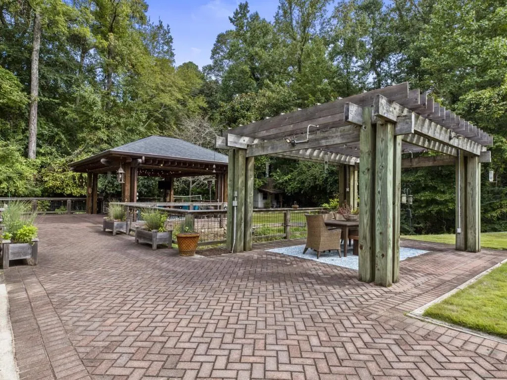 6300 Riverwood Drive, Sandy Springs, Georgia 30328, 5 Bedrooms Bedrooms, ,5 BathroomsBathrooms,Residential,Sold,6300 Riverwood Drive,6788238