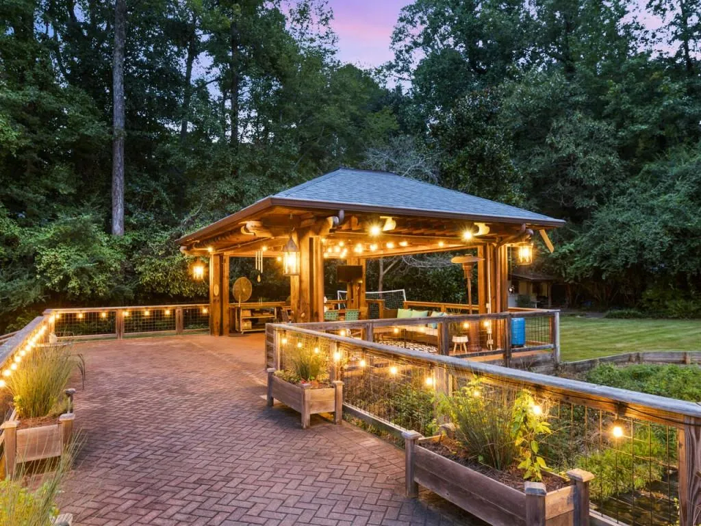 6300 Riverwood Drive, Sandy Springs, Georgia 30328, 5 Bedrooms Bedrooms, ,5 BathroomsBathrooms,Residential,Sold,6300 Riverwood Drive,6788238