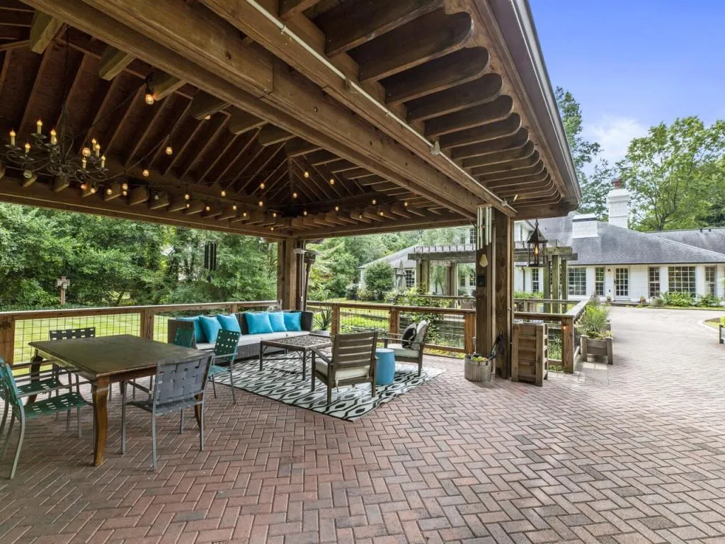 6300 Riverwood Drive, Sandy Springs, Georgia 30328, 5 Bedrooms Bedrooms, ,5 BathroomsBathrooms,Residential,Sold,6300 Riverwood Drive,6788238