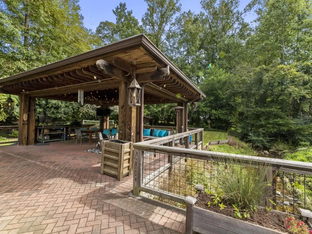 6300 Riverwood Drive, Sandy Springs, Georgia 30328, 5 Bedrooms Bedrooms, ,5 BathroomsBathrooms,Residential,Sold,6300 Riverwood Drive,6788238