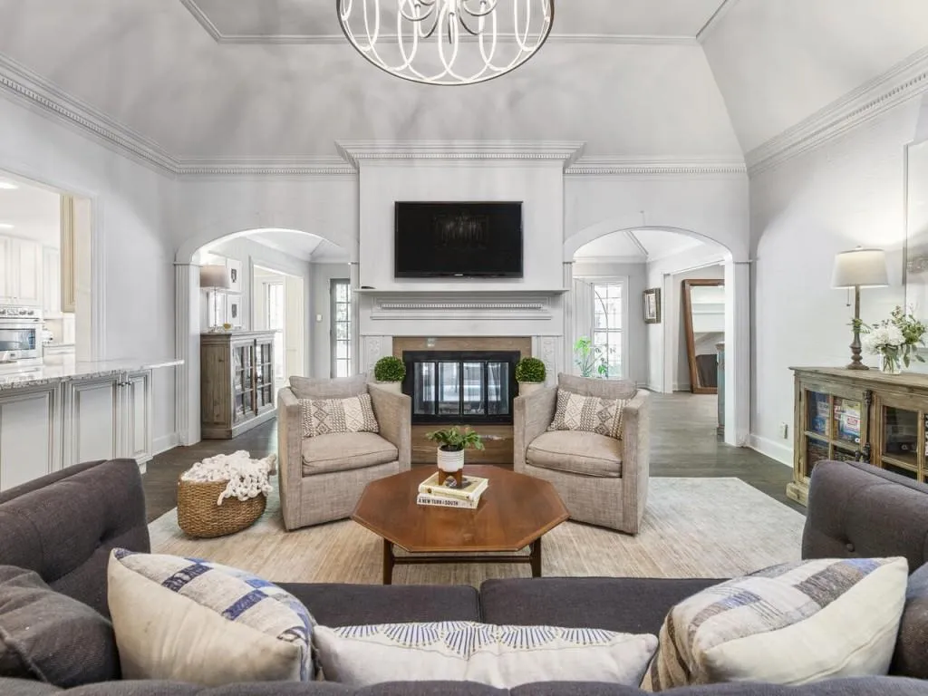 6300 Riverwood Drive, Sandy Springs, Georgia 30328, 5 Bedrooms Bedrooms, ,5 BathroomsBathrooms,Residential,Sold,6300 Riverwood Drive,6788238