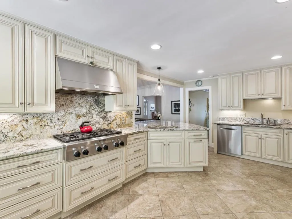 6300 Riverwood Drive, Sandy Springs, Georgia 30328, 5 Bedrooms Bedrooms, ,5 BathroomsBathrooms,Residential,Sold,6300 Riverwood Drive,6788238