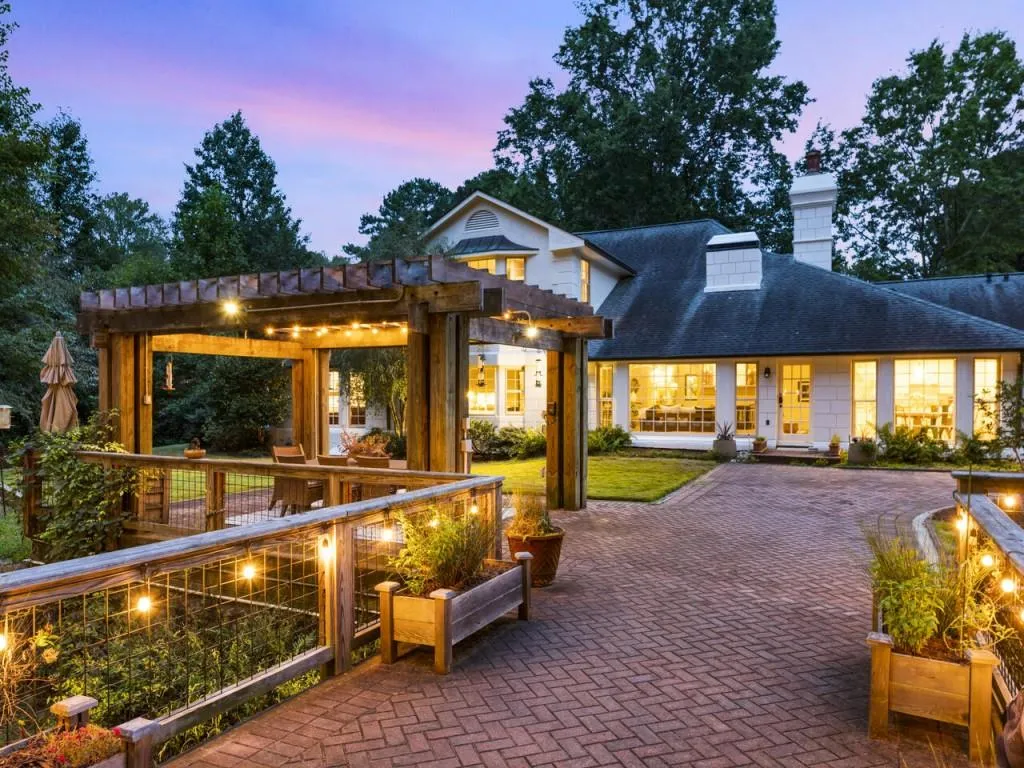 6300 Riverwood Drive, Sandy Springs, Georgia 30328, 5 Bedrooms Bedrooms, ,5 BathroomsBathrooms,Residential,Sold,6300 Riverwood Drive,6788238