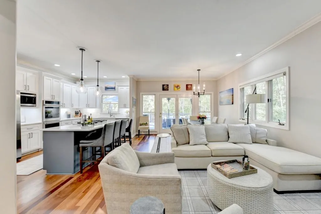 7265 Chattahoochee Bluff Drive, Sandy Springs, Georgia 30350, 4 Bedrooms Bedrooms, ,3 BathroomsBathrooms,Residential,Sold,7265 Chattahoochee Bluff Drive,7478222
