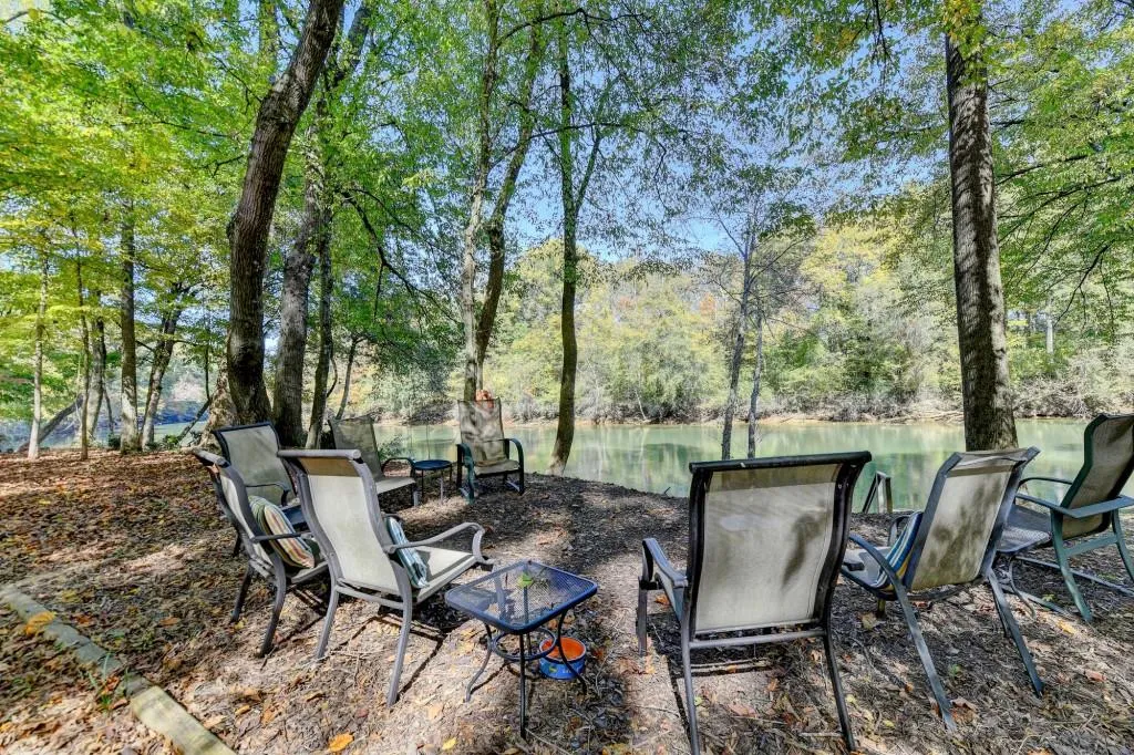 7265 Chattahoochee Bluff Drive, Sandy Springs, Georgia 30350, 4 Bedrooms Bedrooms, ,3 BathroomsBathrooms,Residential,Sold,7265 Chattahoochee Bluff Drive,7478222