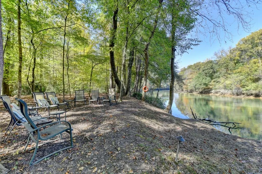 7265 Chattahoochee Bluff Drive, Sandy Springs, Georgia 30350, 4 Bedrooms Bedrooms, ,3 BathroomsBathrooms,Residential,Sold,7265 Chattahoochee Bluff Drive,7478222