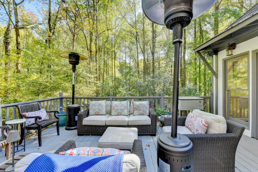 7265 Chattahoochee Bluff Drive, Sandy Springs, Georgia 30350, 4 Bedrooms Bedrooms, ,3 BathroomsBathrooms,Residential,Sold,7265 Chattahoochee Bluff Drive,7478222