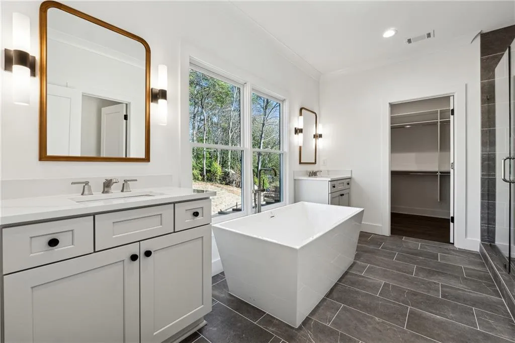 262 Green Hill Road Ne, Sandy Springs, Georgia 30342, 4 Bedrooms Bedrooms, ,3 BathroomsBathrooms,Residential,Sold,262 Green Hill Road Ne,7534064