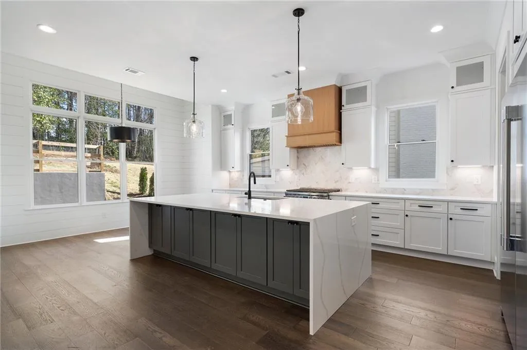 262 Green Hill Road Ne, Sandy Springs, Georgia 30342, 4 Bedrooms Bedrooms, ,3 BathroomsBathrooms,Residential,Sold,262 Green Hill Road Ne,7534064