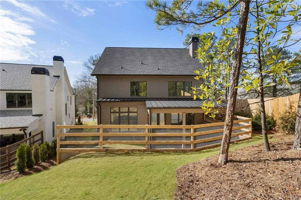 262 Green Hill Road Ne, Sandy Springs, Georgia 30342, 4 Bedrooms Bedrooms, ,3 BathroomsBathrooms,Residential,Sold,262 Green Hill Road Ne,7534064