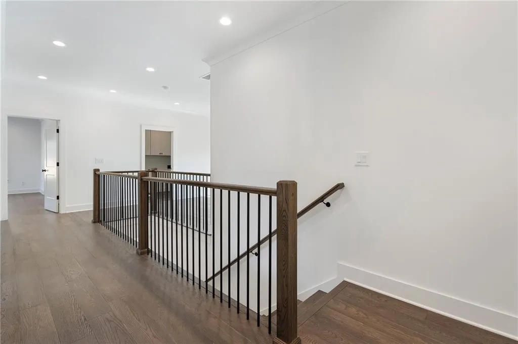 262 Green Hill Road Ne, Sandy Springs, Georgia 30342, 4 Bedrooms Bedrooms, ,3 BathroomsBathrooms,Residential,Sold,262 Green Hill Road Ne,7534064