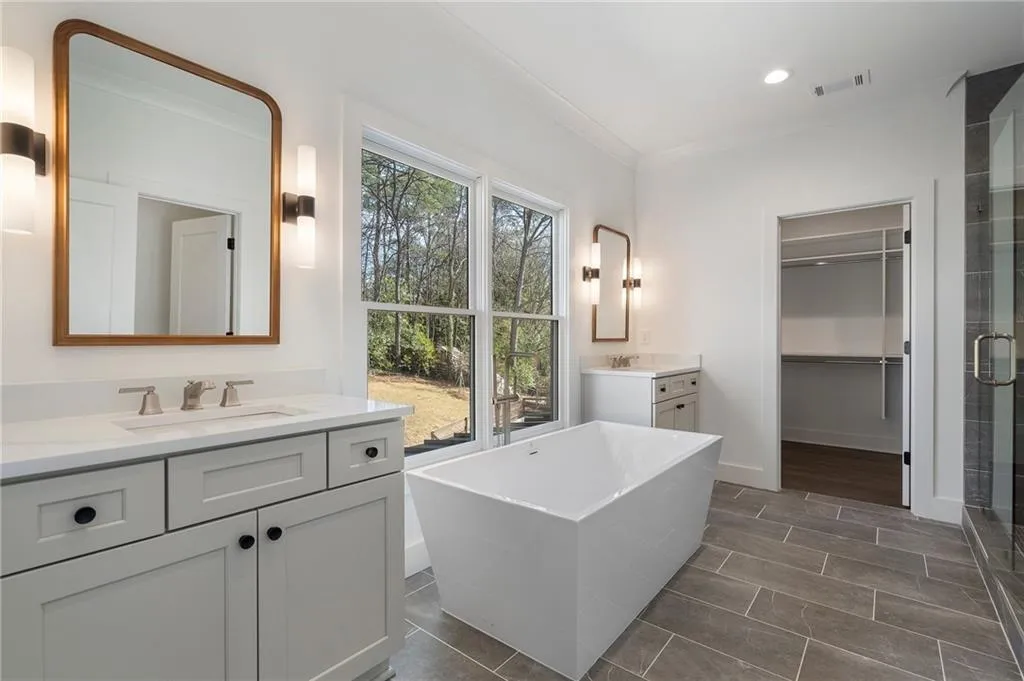 262 Green Hill Road Ne, Sandy Springs, Georgia 30342, 4 Bedrooms Bedrooms, ,3 BathroomsBathrooms,Residential,Sold,262 Green Hill Road Ne,7534064