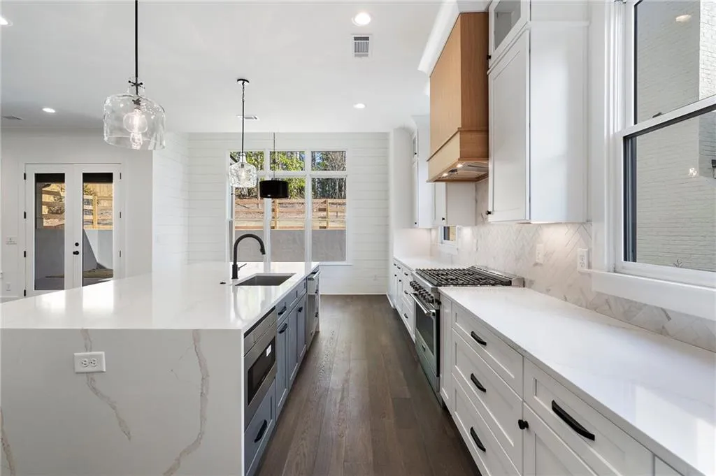 262 Green Hill Road Ne, Sandy Springs, Georgia 30342, 4 Bedrooms Bedrooms, ,3 BathroomsBathrooms,Residential,Sold,262 Green Hill Road Ne,7534064