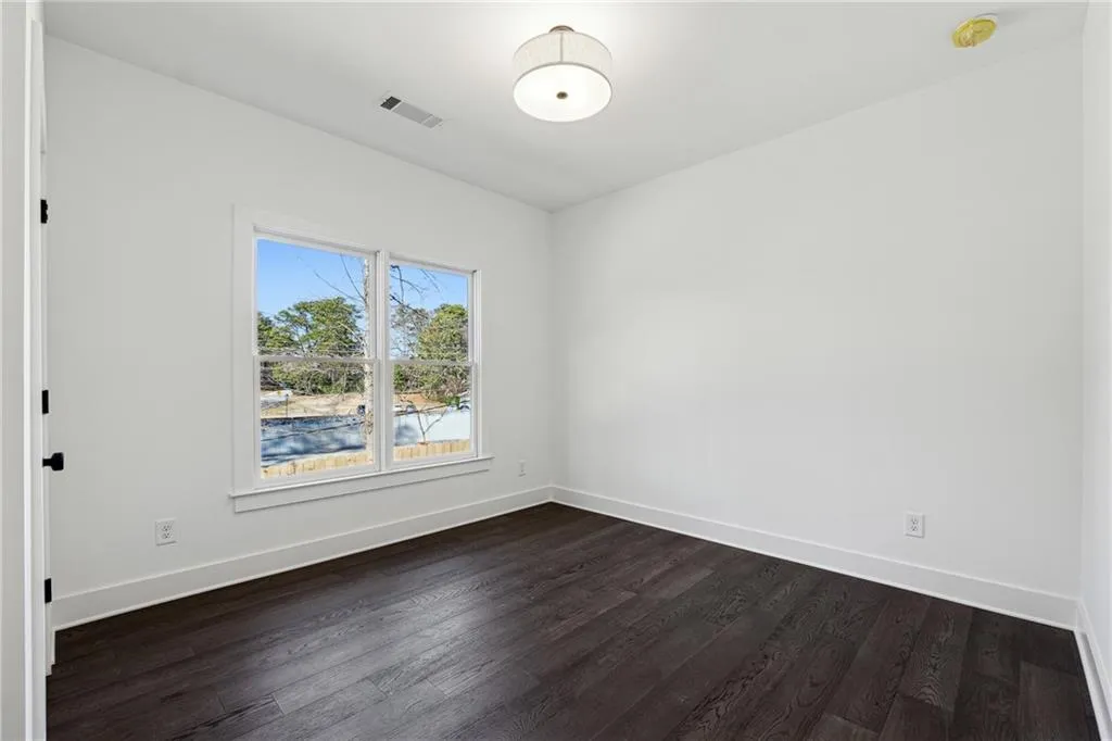 262 Green Hill Road Ne, Sandy Springs, Georgia 30342, 4 Bedrooms Bedrooms, ,3 BathroomsBathrooms,Residential,Sold,262 Green Hill Road Ne,7534064