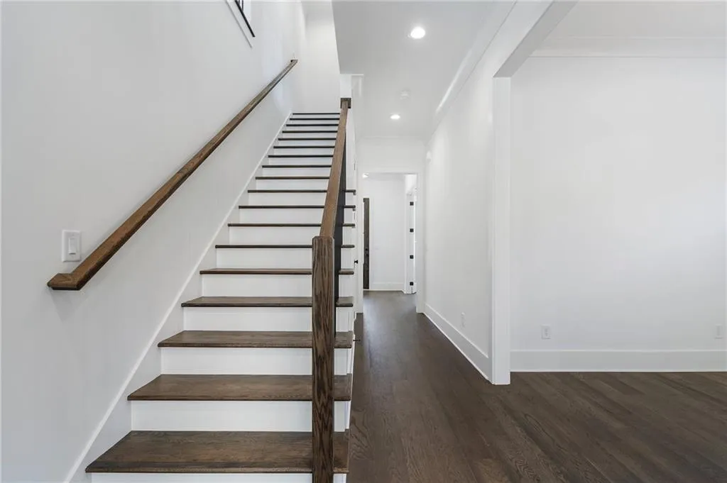 262 Green Hill Road Ne, Sandy Springs, Georgia 30342, 4 Bedrooms Bedrooms, ,3 BathroomsBathrooms,Residential,Sold,262 Green Hill Road Ne,7534064