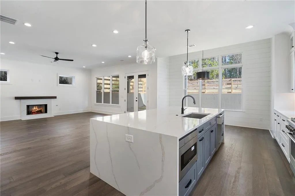 262 Green Hill Road Ne, Sandy Springs, Georgia 30342, 4 Bedrooms Bedrooms, ,3 BathroomsBathrooms,Residential,Sold,262 Green Hill Road Ne,7534064