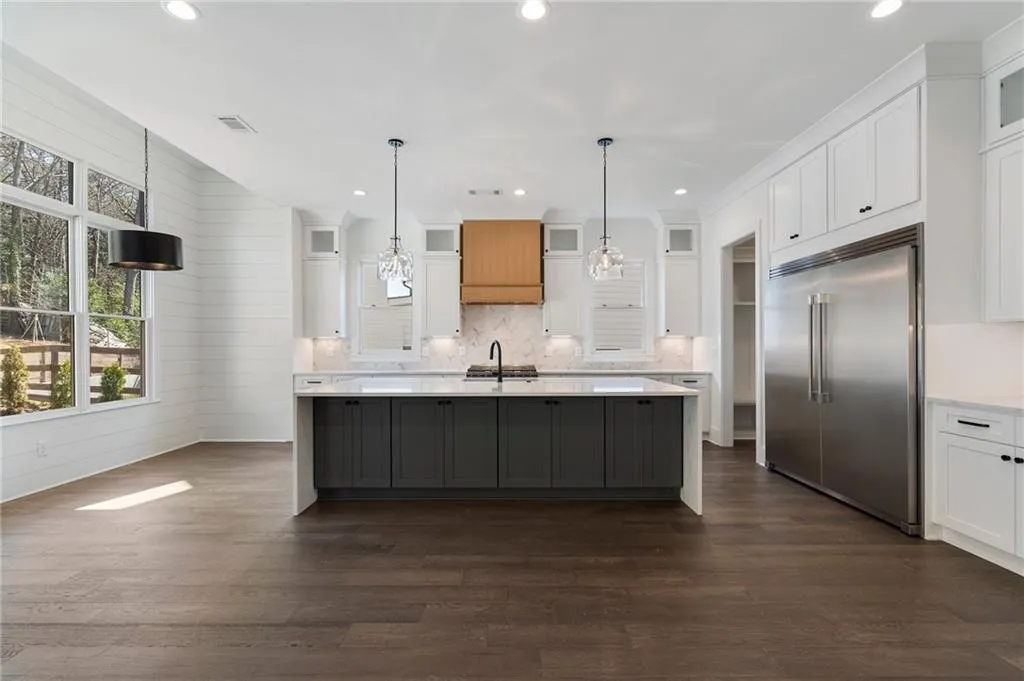 262 Green Hill Road Ne, Sandy Springs, Georgia 30342, 4 Bedrooms Bedrooms, ,3 BathroomsBathrooms,Residential,Sold,262 Green Hill Road Ne,7534064