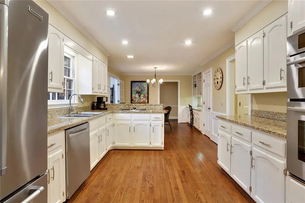 2360 Kimbrough Court, Sandy Springs, Georgia 30350, 6 Bedrooms Bedrooms, ,5 BathroomsBathrooms,Residential,Sold,2360 Kimbrough Court,5650983