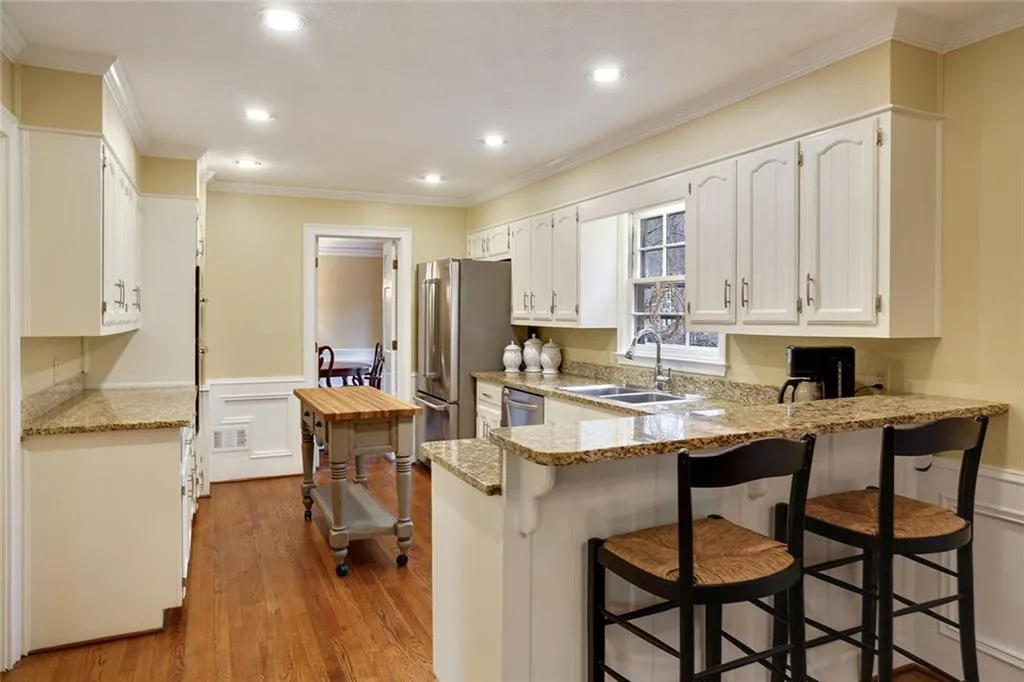 2360 Kimbrough Court, Sandy Springs, Georgia 30350, 6 Bedrooms Bedrooms, ,5 BathroomsBathrooms,Residential,Sold,2360 Kimbrough Court,5650983