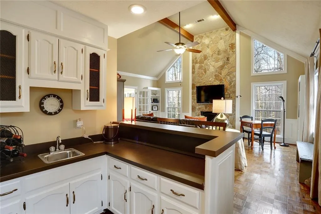 2360 Kimbrough Court, Sandy Springs, Georgia 30350, 6 Bedrooms Bedrooms, ,5 BathroomsBathrooms,Residential,Sold,2360 Kimbrough Court,5650983