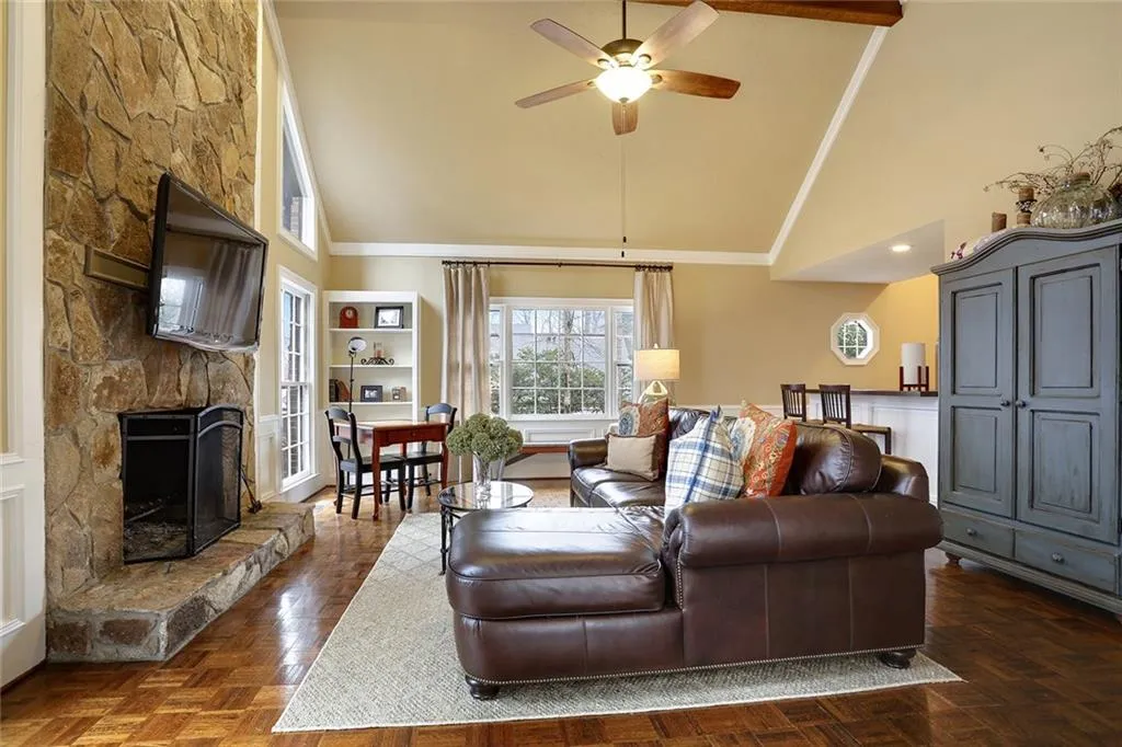 2360 Kimbrough Court, Sandy Springs, Georgia 30350, 6 Bedrooms Bedrooms, ,5 BathroomsBathrooms,Residential,Sold,2360 Kimbrough Court,5650983